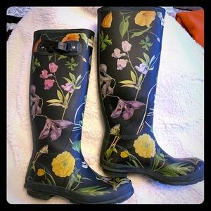 Tall Hunter Floral Navy Boots with Boot Socks
